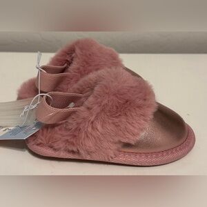 Cat & Jack little girls Cozy Pink slippers